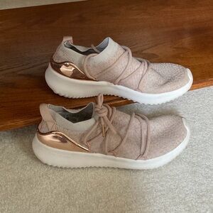 Adidas Women's tan Cloudfoam sock sneaker 8.5
